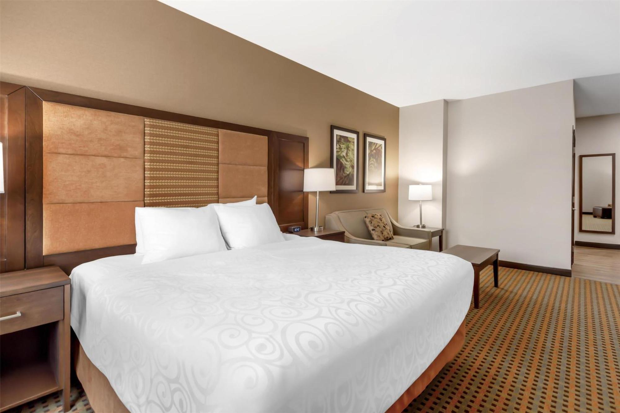Western & Hotel 3*