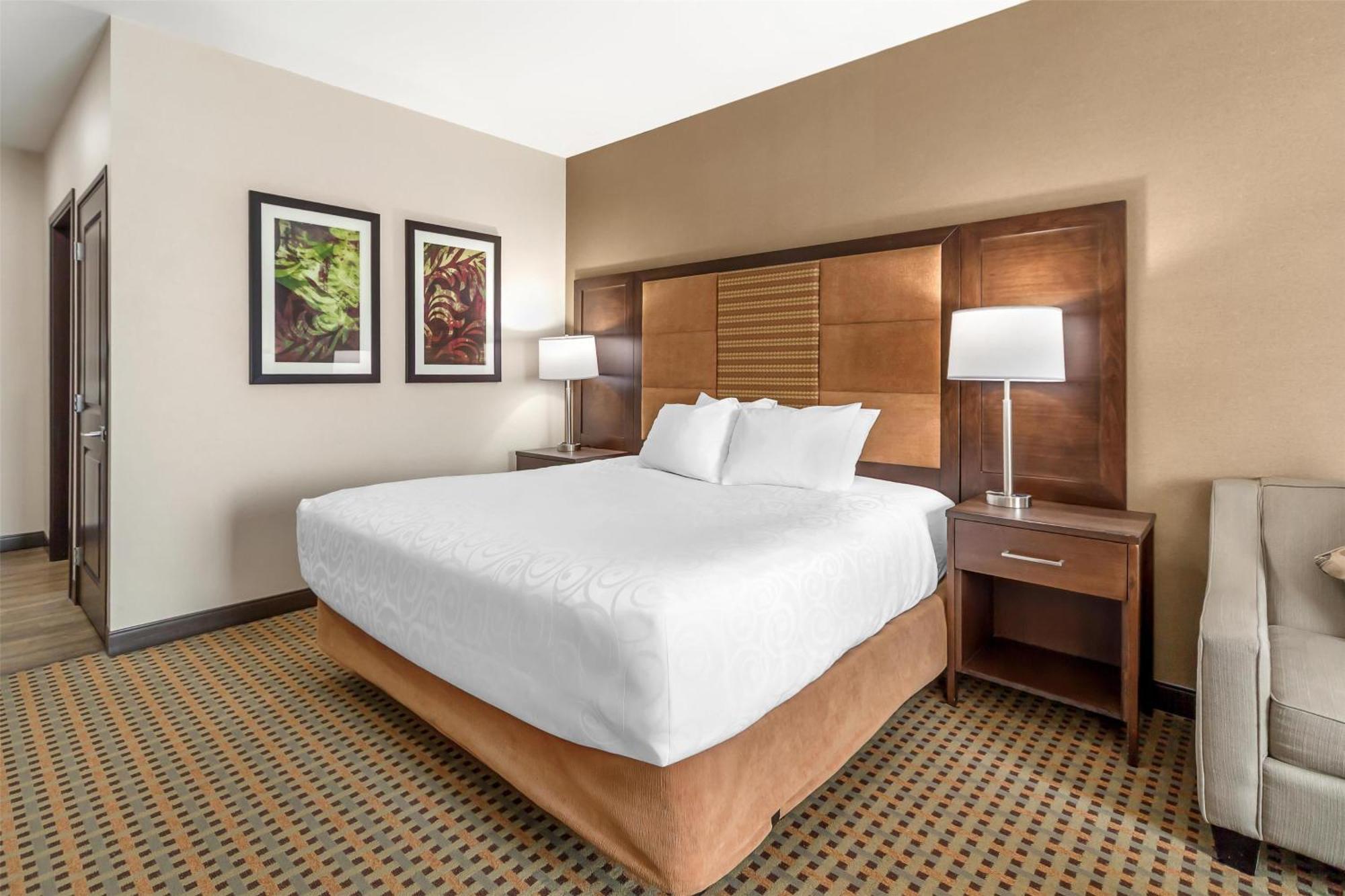 Western & Hotel 3*
