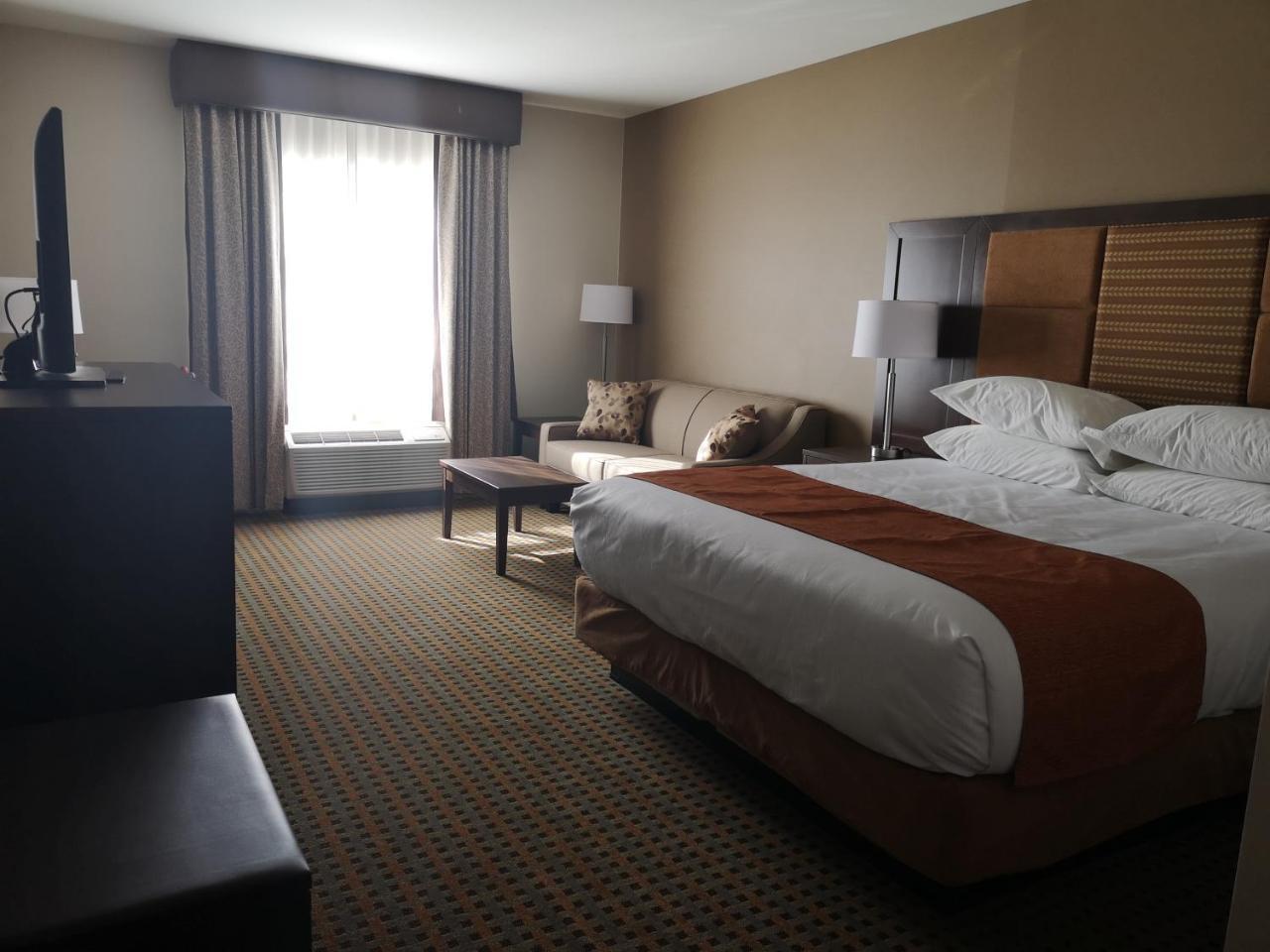 Western & Hotel 3*